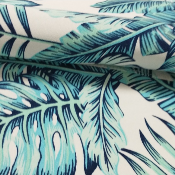 Plus size 3/4 sleeve top - Picture 3 of 3